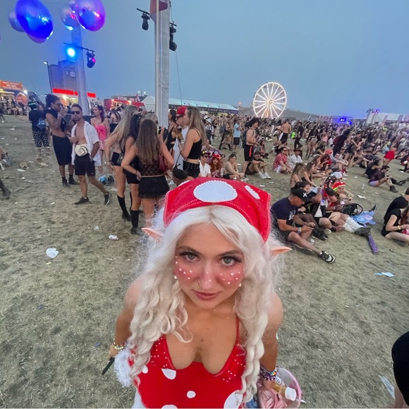 Meet your Posher, Madison - Picture 2 of 2